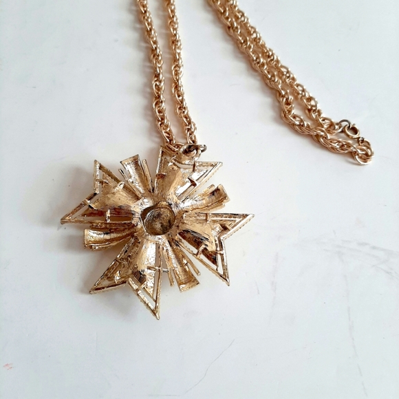 Gorgeous Statement Necklace - Picture 3 of 4